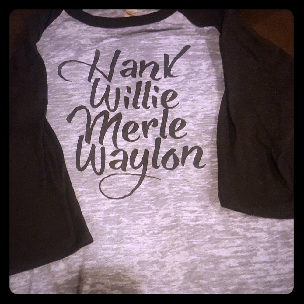 Quarter sleeve T